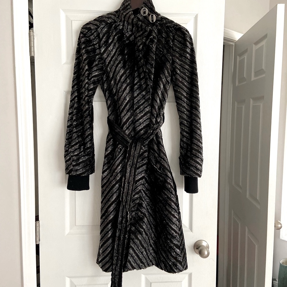 NWOT L.A.M.B Gwen stefani faux fur pattern trench Striped Coat x3 host pick!!♥️